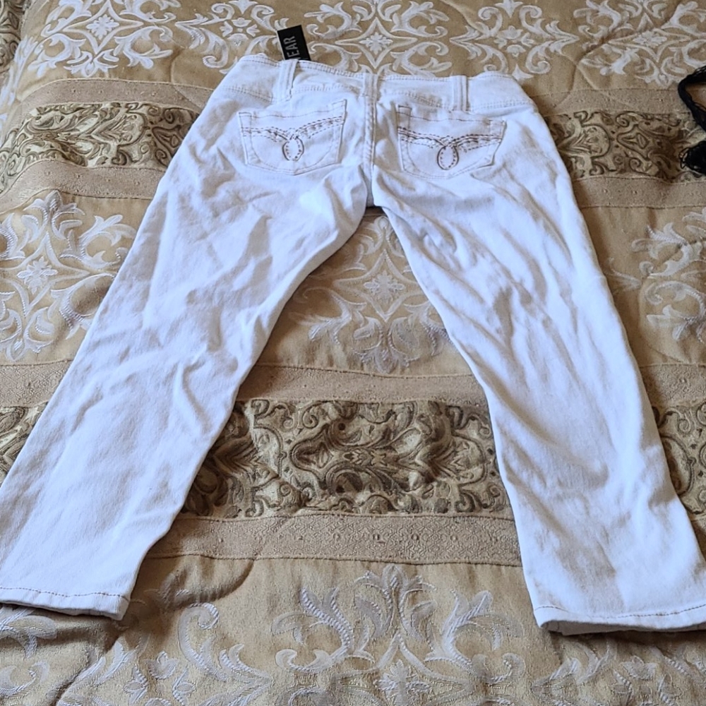 Ladies Jean capri - Picture 2 of 4